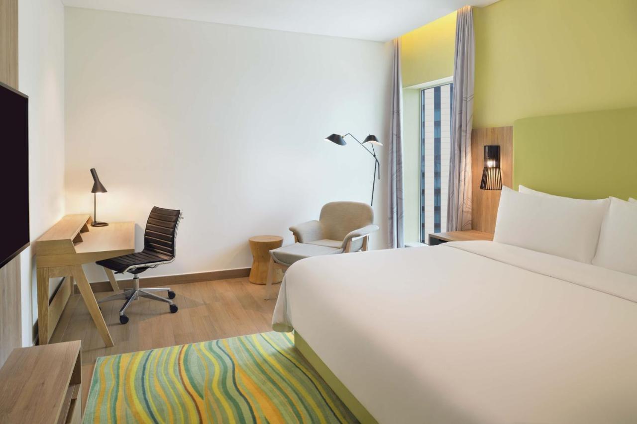 Element By Westin City Center Doha Bagian luar foto A room at the hotel