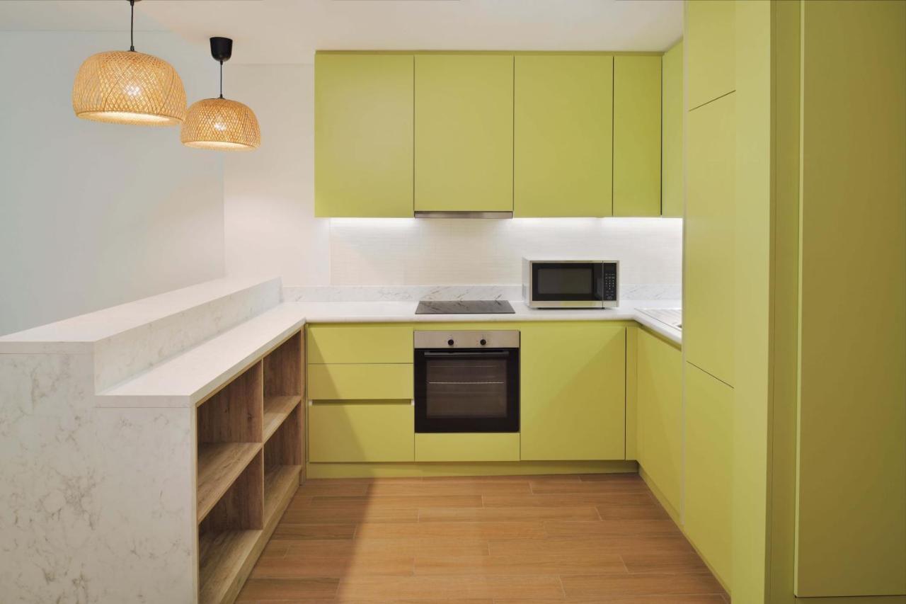 Element By Westin City Center Doha Bagian luar foto A modern kitchen