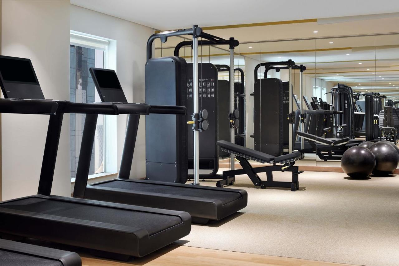 Element By Westin City Center Doha Bagian luar foto The gym at The Dorchester