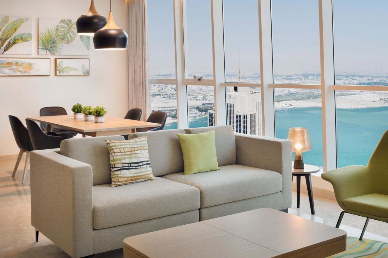 Element By Westin City Center Doha Bagian luar foto A living room at the hotel