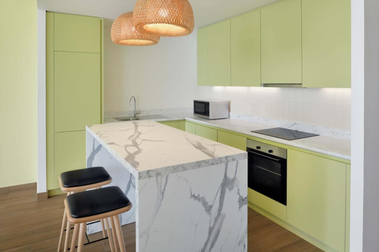 Element By Westin City Center Doha Bagian luar foto A modern kitchen