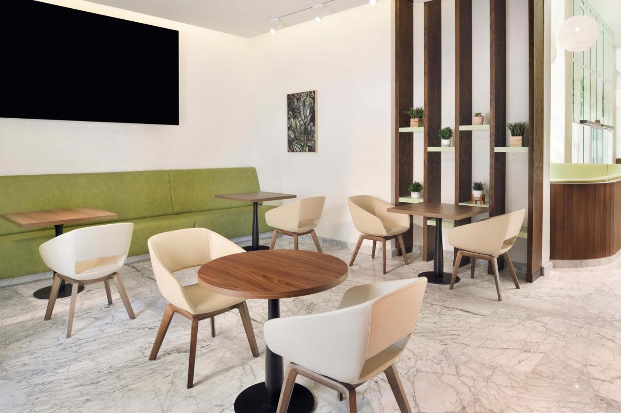 Element By Westin City Center Doha Bagian luar foto The lounge at the airport