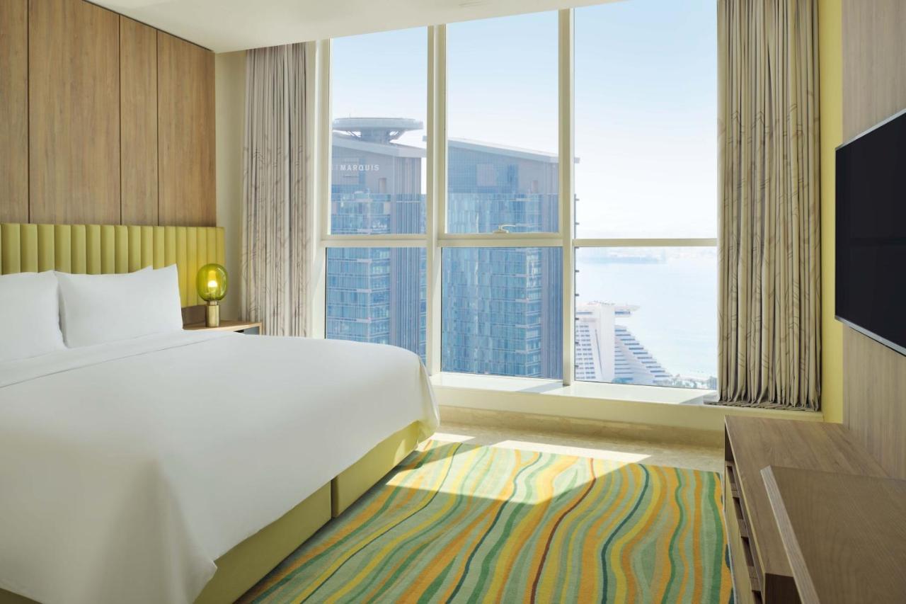 Element By Westin City Center Doha Bagian luar foto A bedroom at the hotel