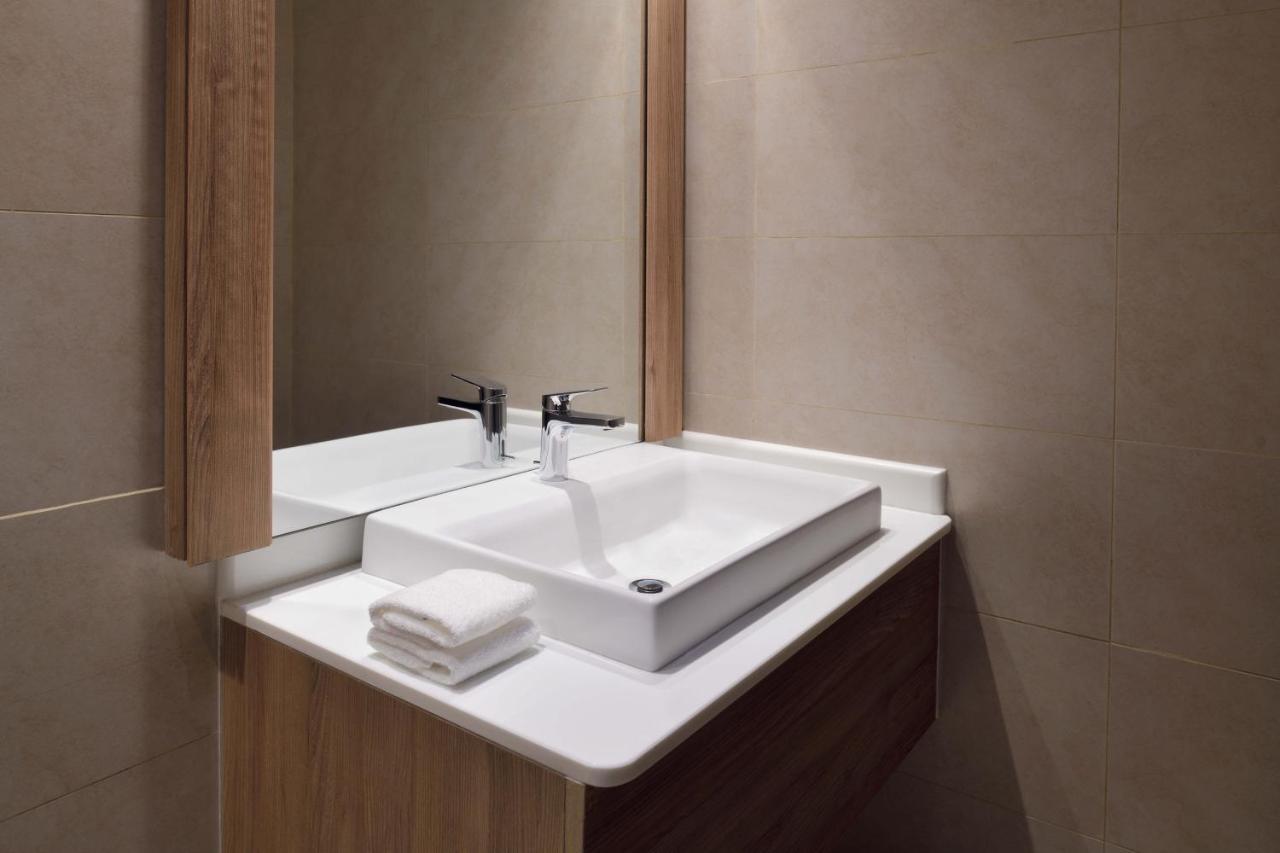 Element By Westin City Center Doha Bagian luar foto A washbasin