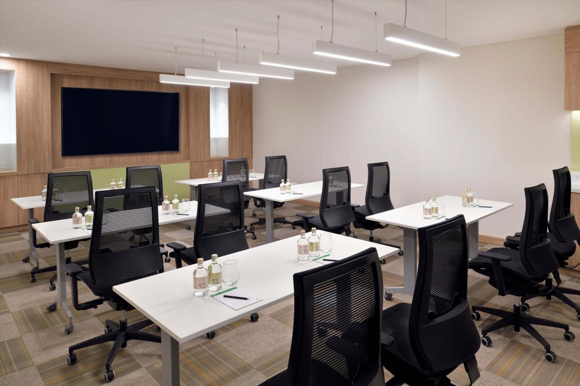 Element By Westin City Center Doha Bagian luar foto Meeting room at the hotel