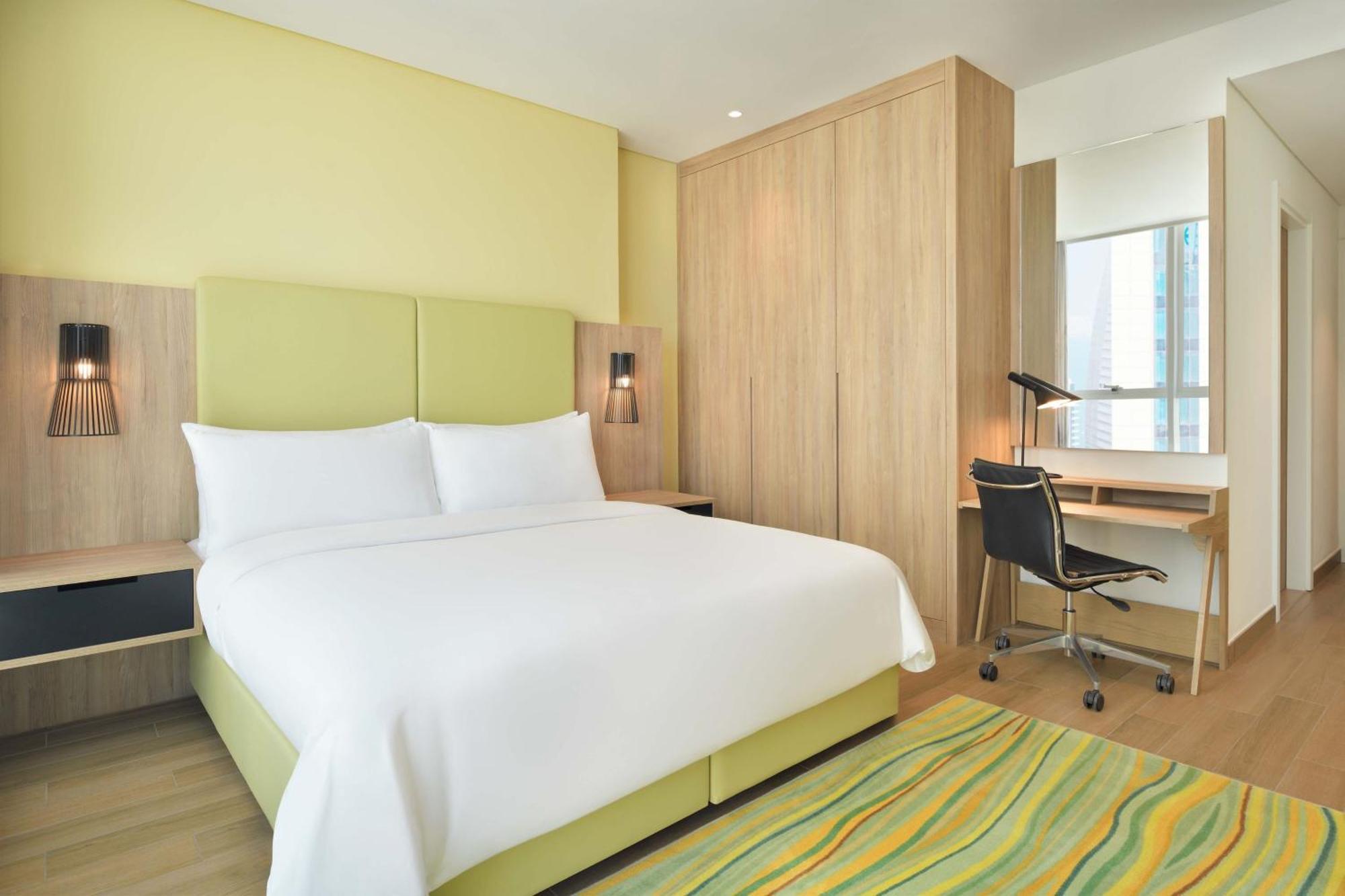 Element By Westin City Center Doha Bagian luar foto A bedroom at the hotel
